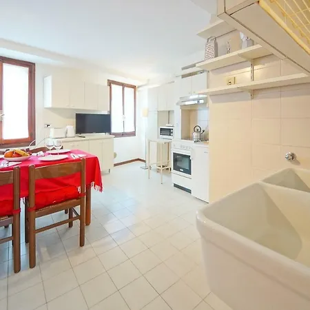 Apartment Calle Dei Fabbri Venice