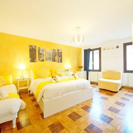 Apartment Calle Dei Fabbri *