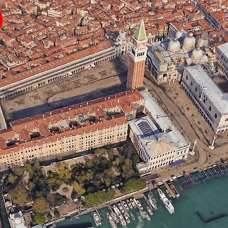 Calle Dei Fabbri Venice