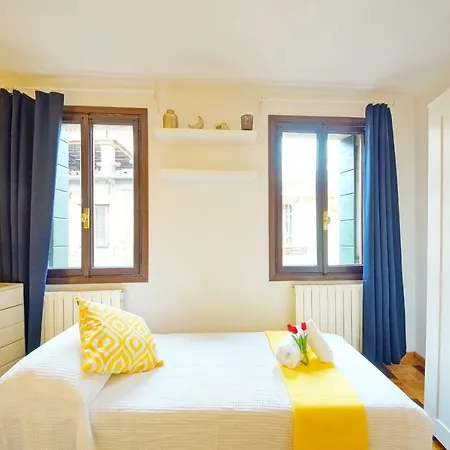 Calle Dei Fabbri Apartment